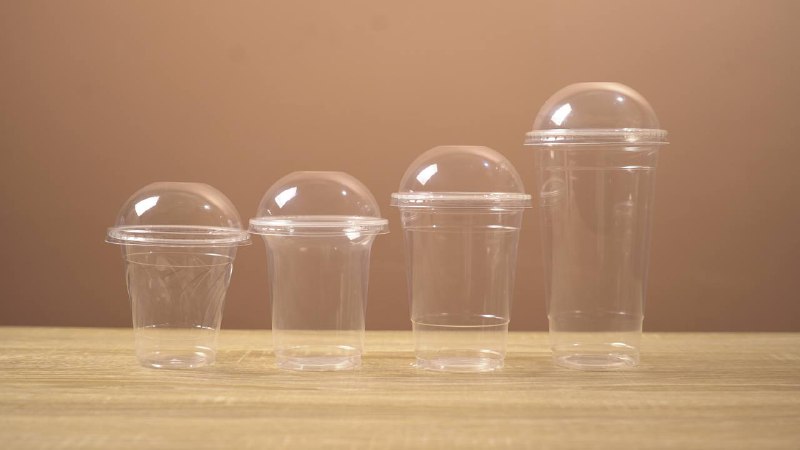 Линейка стаканов DK Plast с купольными крышками 300–700 мл
